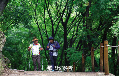 [마운틴뉴스] [엄홍길과 함께 하는 명사산행 | 진세훈 성형외과 원장] “생사 넘나드는 극한 등반은 무념의 경지일 듯”